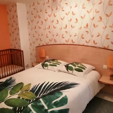 gîte vacances Moncontour  Extérieur photo