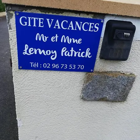 gîte vacances Moncontour  Extérieur photo